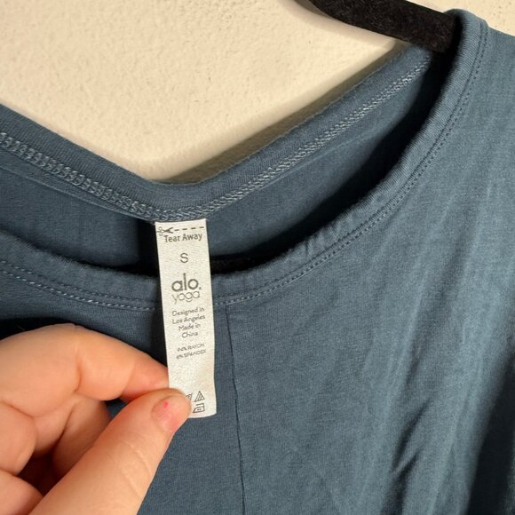 ALO Yoga Women's Small Knot Crop Tank Top Sleeveless Athletic Teal Blue Workout - Picture 4 of 5